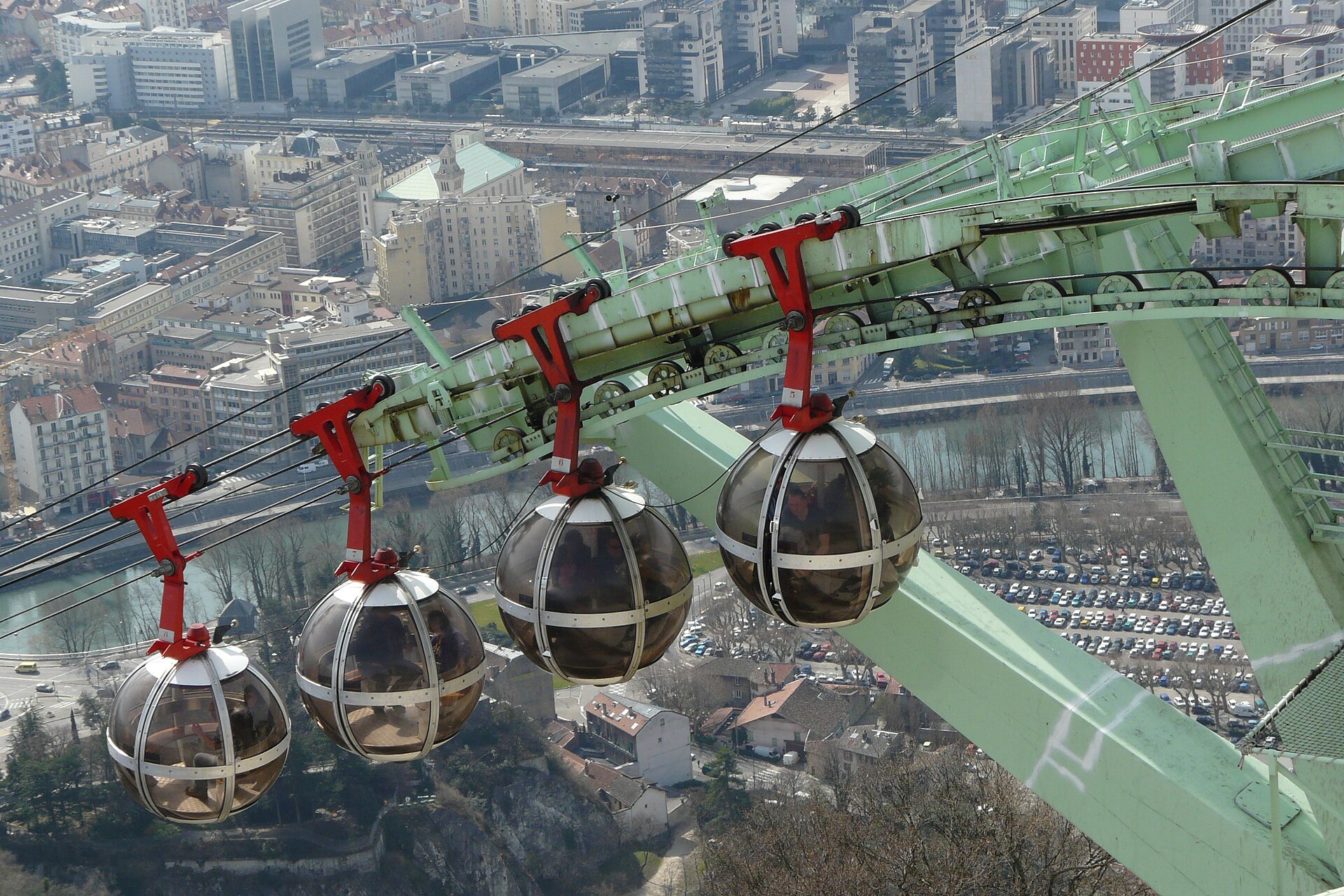Arrivée du téléphérique de la Bastille à Grenoble